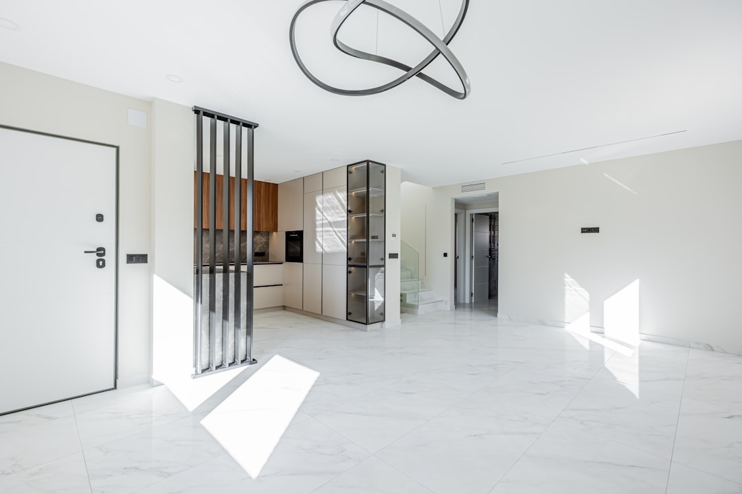 完成した花巻市の住宅の新しいキッチンとユニットバス