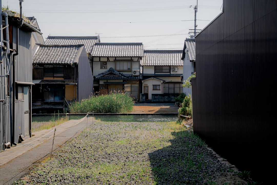 雪に覆われた岩手県の住宅外構の様子