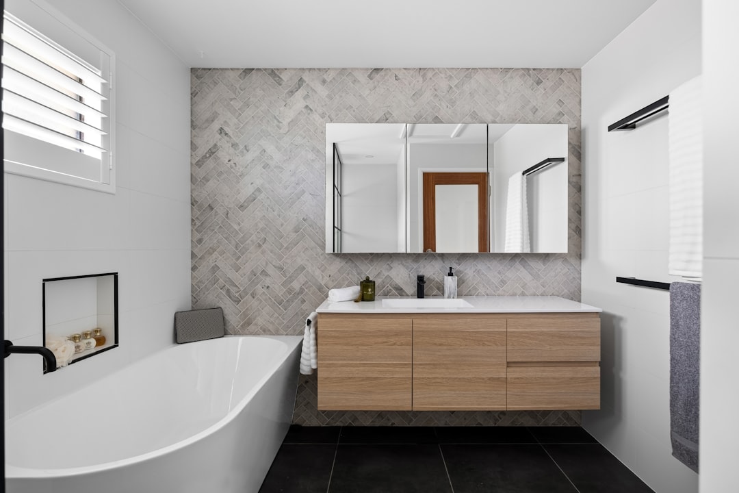 宮古市の住宅で浴室リフォーム工事中の様子を示す写真